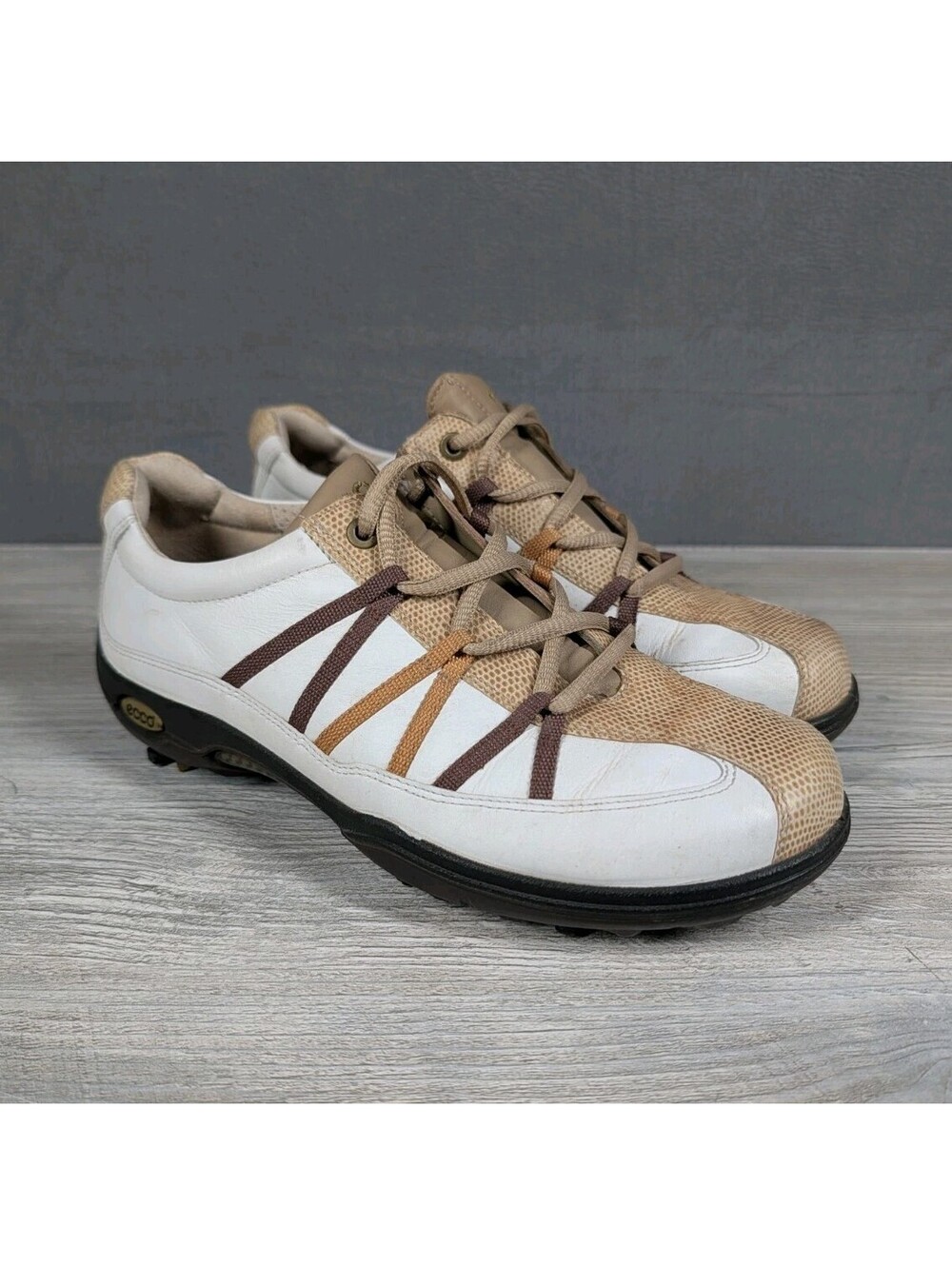 ECCO Womens EU 39 White Beige Golf Shoes Spikeless Leather Comfort Cleats Wide